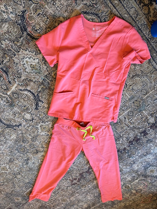 Figs Pants - Figs Coral Scrub Top and Jogger Set with Lime Drawstring